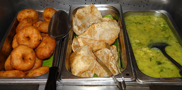 vada-poori bramborové ságo, Gredama vada, poori, Aloo karí, svačina, jídlo, snídaně