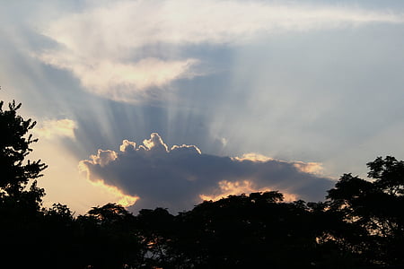 sunset, cloud, large, lit edge, serated edge, sun rays, light rays