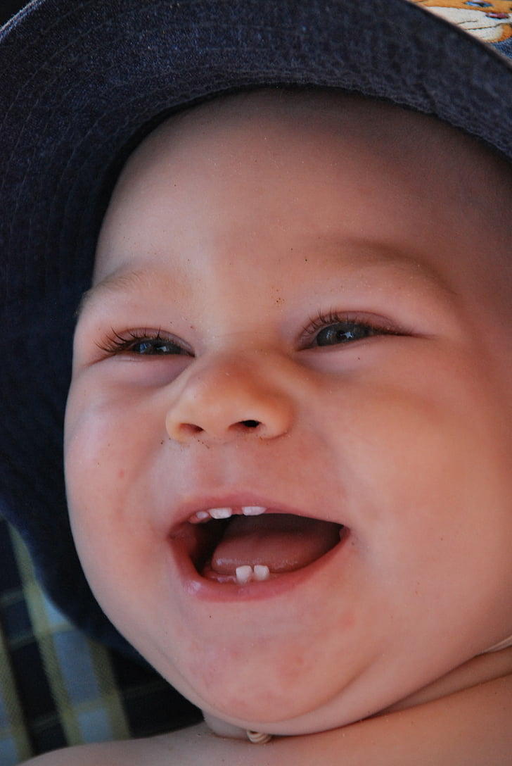 Момче, дете, бебе, усмихнати, зъби, първи, капачка