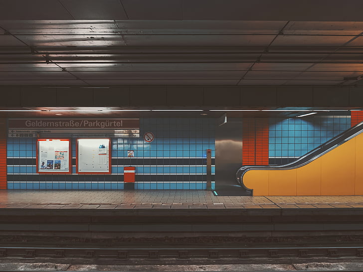 llocs, tren, l'estació de, metro, blau, taronja, groc