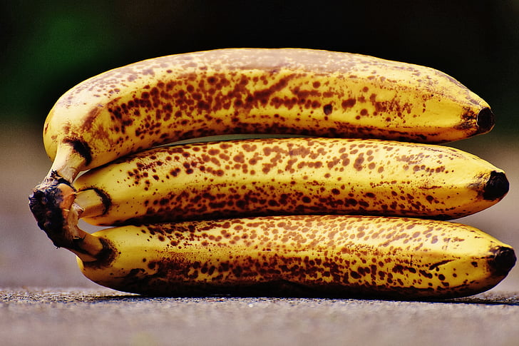 bananer, frukt, frukt, sunn, gul, brune flekker, banan skallet