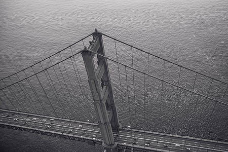 Golden gate tiltas, San Franciskas, juoda ir balta, Architektūra, automobiliai, vandens