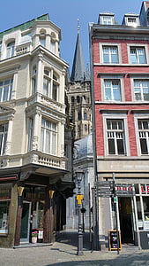 Aachen, Karla Velikega, ulicah
