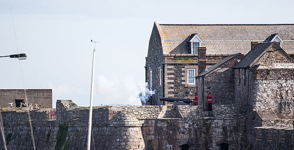 Guernsey, hrad, delá, streľby, História, staré, zbraň