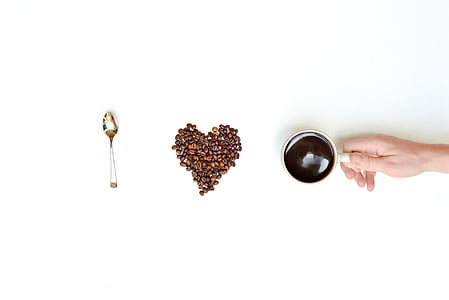 Αγάπη, καφέ, χέρι, Εναέρια άποψη, σχήμα καρδιάς, κόκκοι καφέ, κουτάλι
