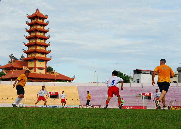 Quy nhon, Vietnam, edificio, fútbol, fútbol, campo, jugadores