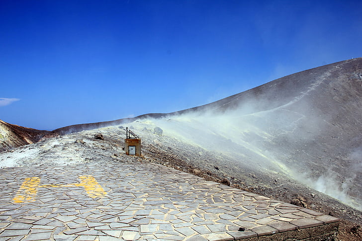 Vulcano, Ilhas Eólias, campo de enxofre, borda da cratera, fumarole, vapor, gás venenoso