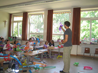 school, teaching, balloon knot, ballons, kreativtät, class, students