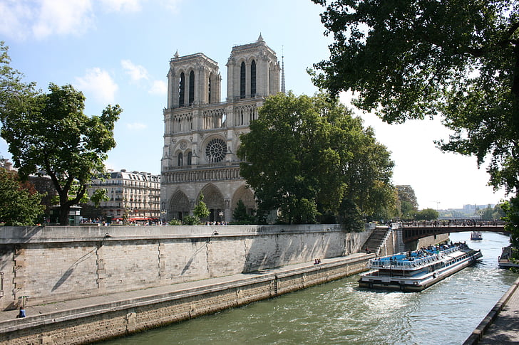Notre dame, Paris, Seine-floden, båd