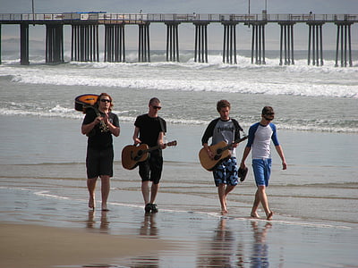 zenészek a strandon, zenekar, eszköz, alkalmi