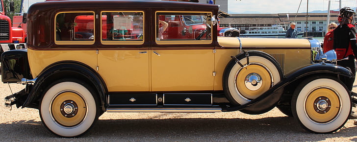 Automatycznie, Oldtimer, Classic, Cadillac, zbudowany w 1929 roku, dojrzałe, Biała ściana