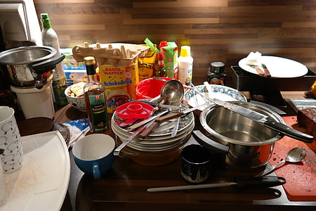 virtuvė, netvarka, nešvarūs, stalo reikmenys, virtuvės reikmenys ir virtuvės reikmenys, puodai, plokštelė