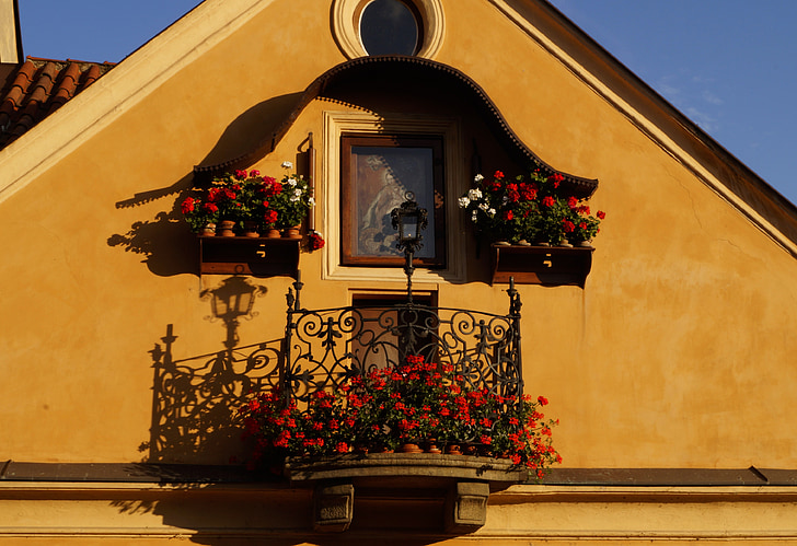 balkon, květiny, Praha, Česká republika, světla, Západ slunce, Cozy