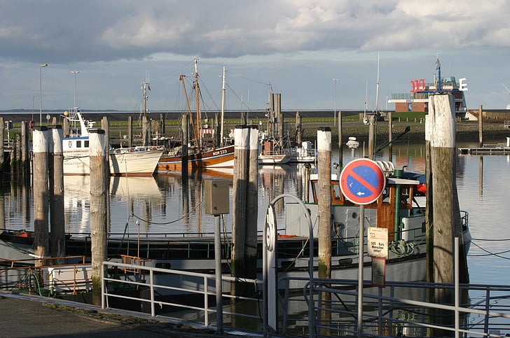 Norddeich, Mar del norte, barcos de pesca, barcos, agua, nubes, espejado