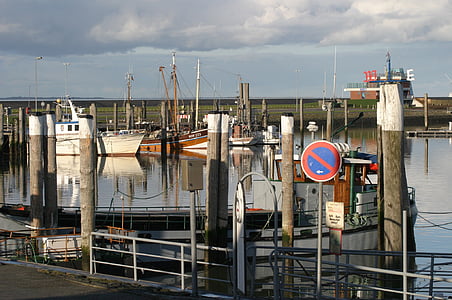 Norddeich, Kuzey Denizi, balıkçı tekneleri, tekneler, su, bulutlar, yansıtma