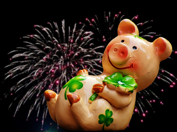Sreća, praščić, sretan svinja, slatka, srećka, sijati, doček nove godine