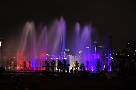 vista di notte, Fontana musicale, tuffo, uomo, Seoul, Corea, persone in Corea