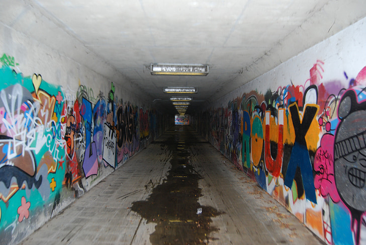 Graffiti, disegno, tunnel, murale, atti di vandalismo, tunnel pedonale