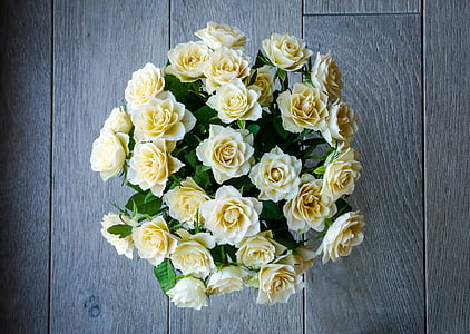 roser, bukett med roser, bukett, hvit, gul, ovenfra, romantisk