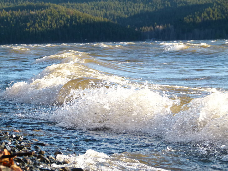 Búrlivá, canim jazero, Britská Kolumbia, Kanada, vody, vlny, veterno
