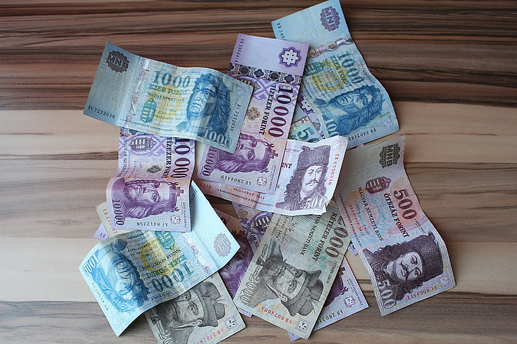 HUF, Maďarská měna, papírové peníze, směnky