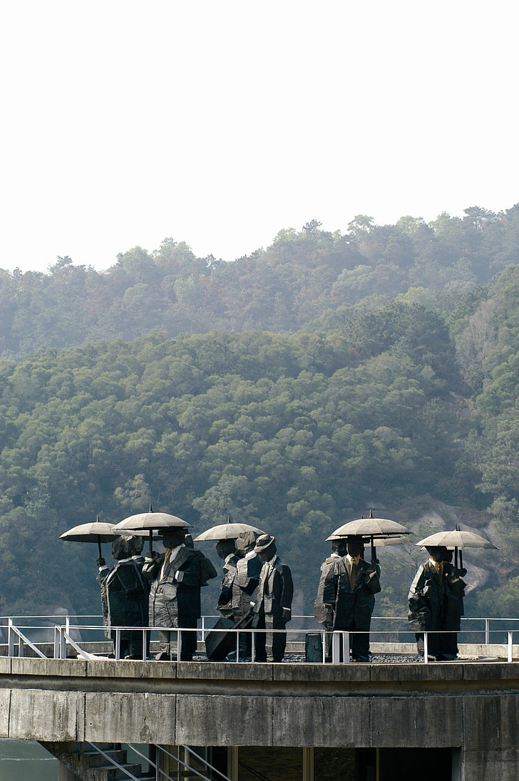 Shantou Egyetem, Ju ming szobor, úriember