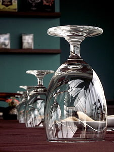 Copa de vino, vidrio, envase, mesa de comedor, reflexión, brillo