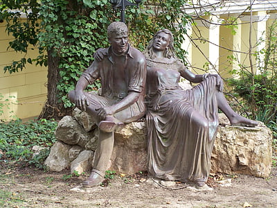 Bikal, Opplev eiendom, statuen