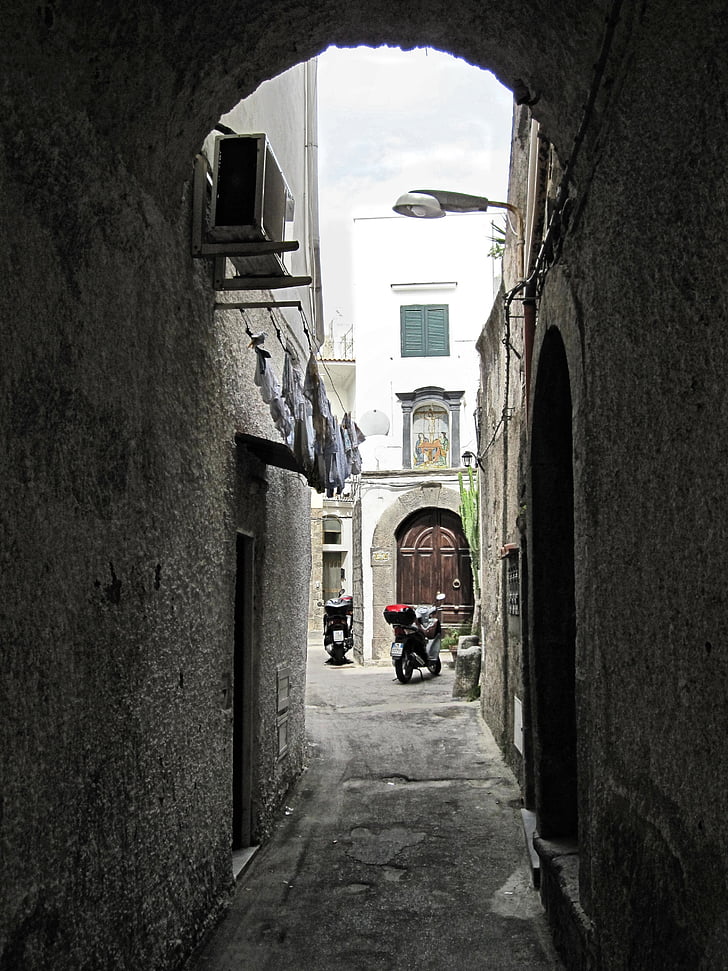 Ischia, staré mesto, alej, Taliansko