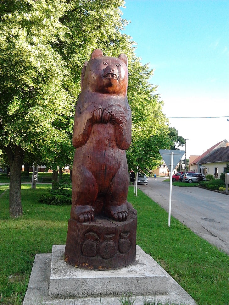 Σλοβακία, Πιεστάνυ:, αρκούδα, χωριό, άγαλμα, γλυπτική