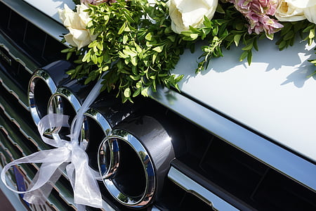 Audi, bröllop, gåva, ringar, Q7, SUV, vit
