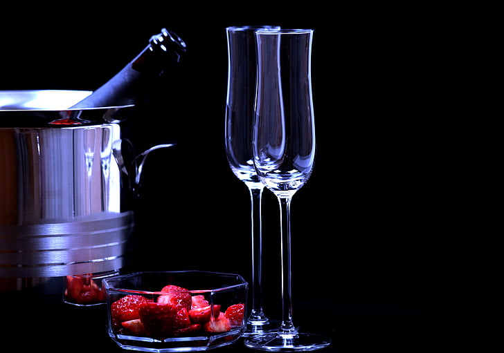 ягоди, чаши за шампанско, романтика, шампанско стъкло, Любов, за двама, напитка