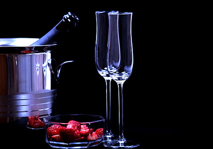 jagode, kozarce šampanjca, romance, šampanjec steklo, ljubezen, za dva, pijača