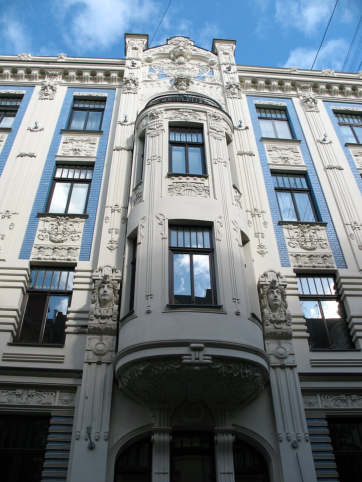 Letônia, Riga, Art nouveau, do fundo, a fachada do