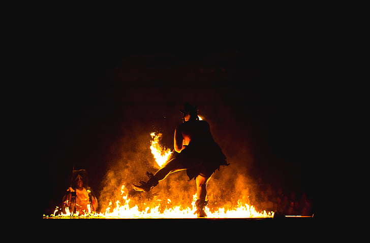 ugunskurs, uguns, vīrietis, dejas, rituāli, liesma, siltuma - temperatūra