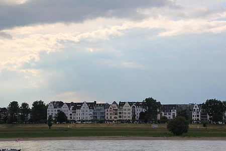Düsseldorf, Észak Rajna-Vesztfália, Rajna, oldal