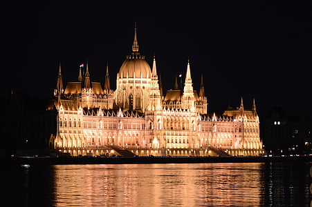 Budapešta, Parlaments, Ungārija, Ungārijas Parlamenta ēka, kapitāls, vakarā, naktī