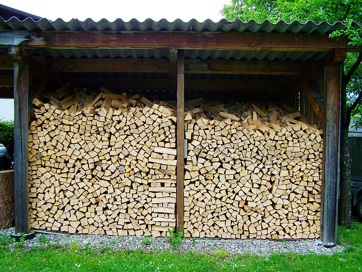 Holz Spalten, Lagerung Holz, zerrissene Brennholz
