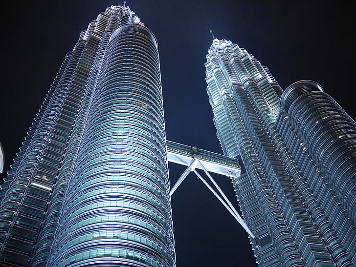 Petronas dviejų bokštų, KLCC, Kvala Lumpūras, Malaizija, dangoraižis, šiuolaikinės, naktį