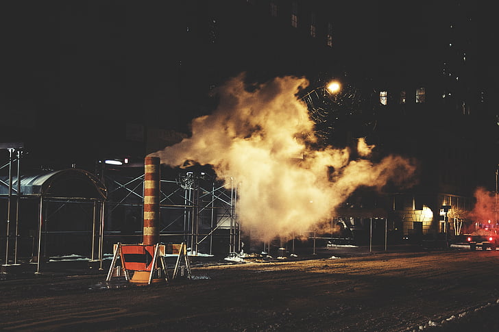 Street, New Yorkissa, Gotham, savua, yö, rakentaminen