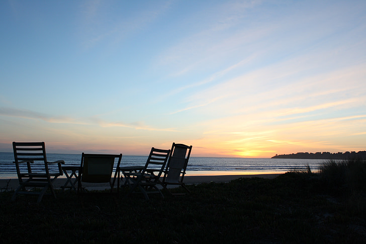 solnedgång, stolar, stranden, grupp, konversation, vänner, samla in