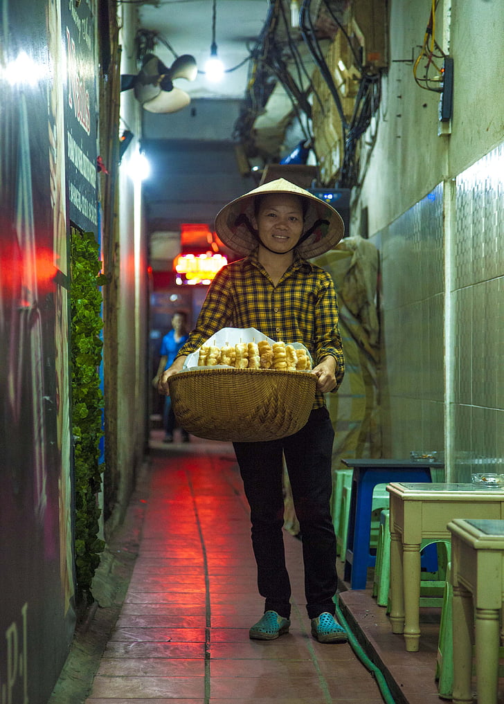 femme, fournisseur de produits alimentaires, personne, corridor, Vietnam