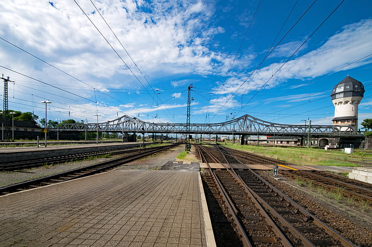 centrālajā stacijā, dornheim tilts, Darmstadt, Hesse, Vācija, vilciens, dzelzceļš