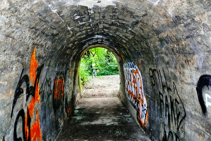u-Bahn, Bunker, Tunnel, hoch