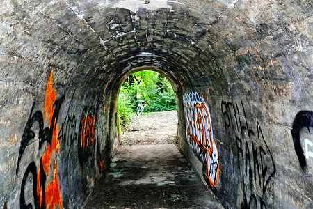 Underground, Bunker, đường hầm, cao