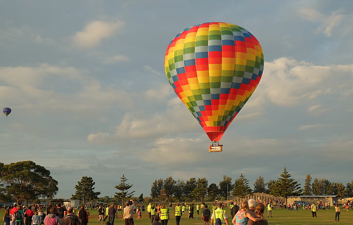 hete luchtballon, landing, aflopend, menigte, kleurrijke, daglicht