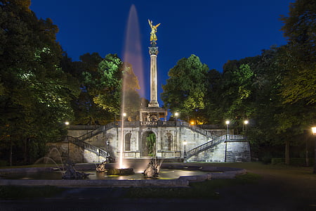 München, Îngerul de pace, München noapte, piese de lumina, urme de lumina, albastru de ore, abendstimmung