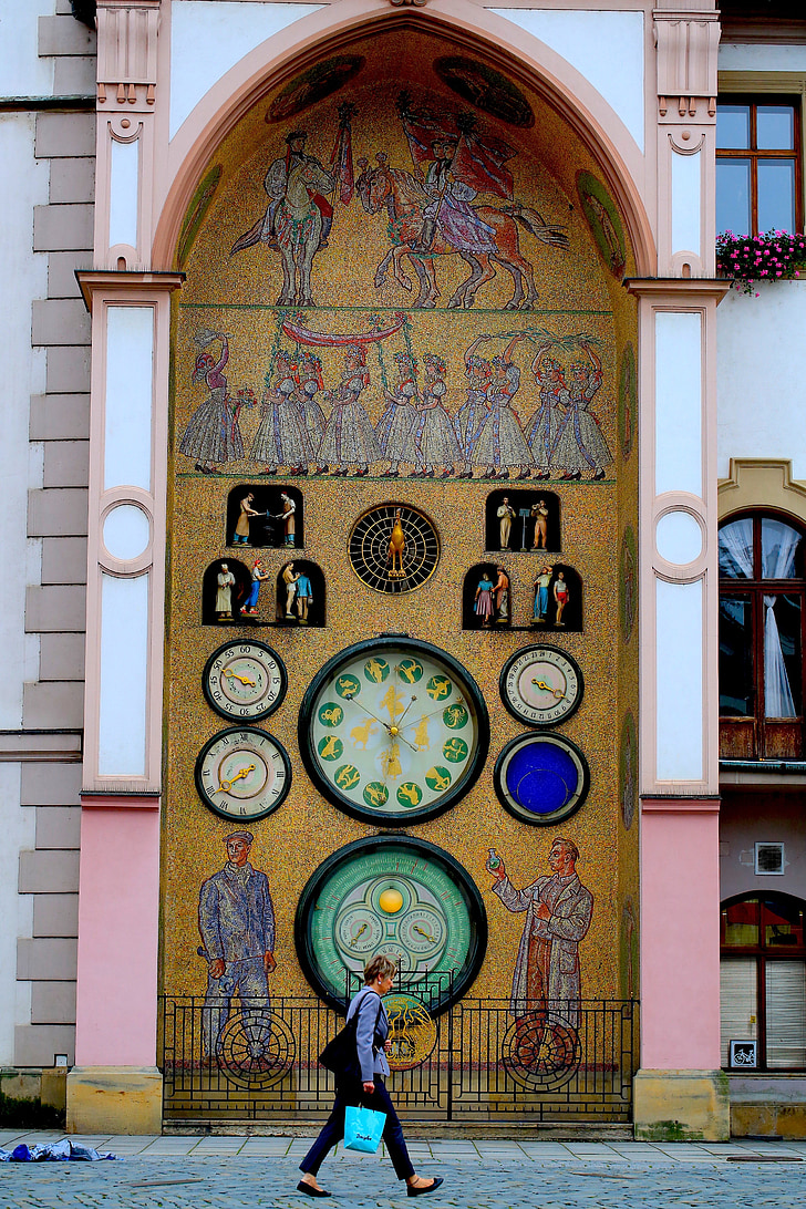 de vrouw liep clock tower, Tsjechisch, Centraal-Europa
