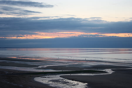 paisatge era, platja de Normandia, posta de sol