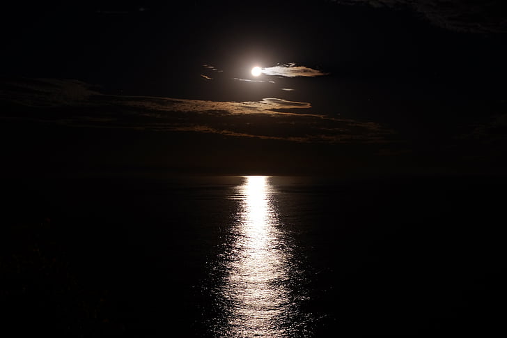 mēness spodrināšana, okeāns, pārdomas, naktī, gaisma